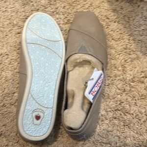 Brand new neutral slip on BOBs.  So comfy for fall!